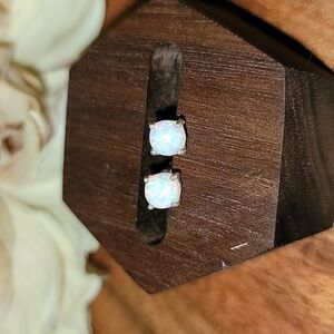 🍀 Silver Tone Faux White Opal Post Stud Earrings